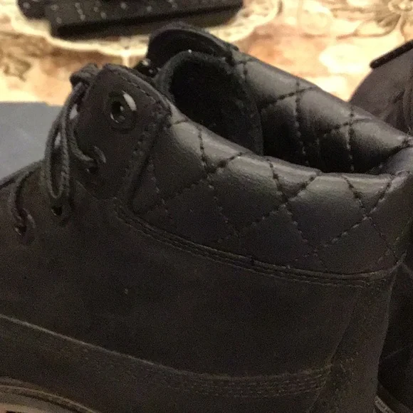 Timberland Juniors 6” Quilt Collar Black Nubuck With Tan/Black Bottoms Size 5.5